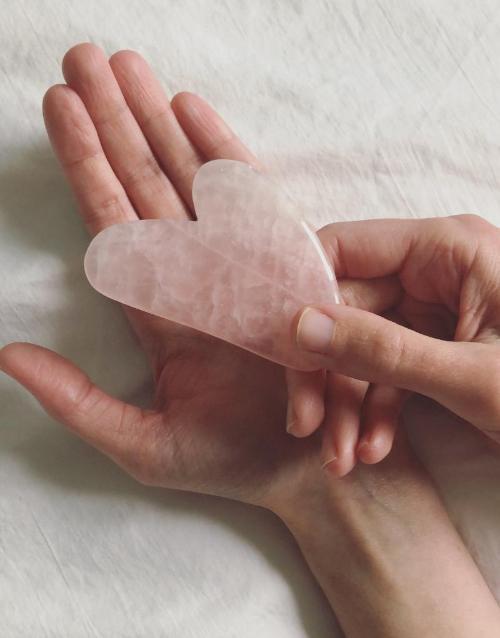 gua sha cuarzo rosa